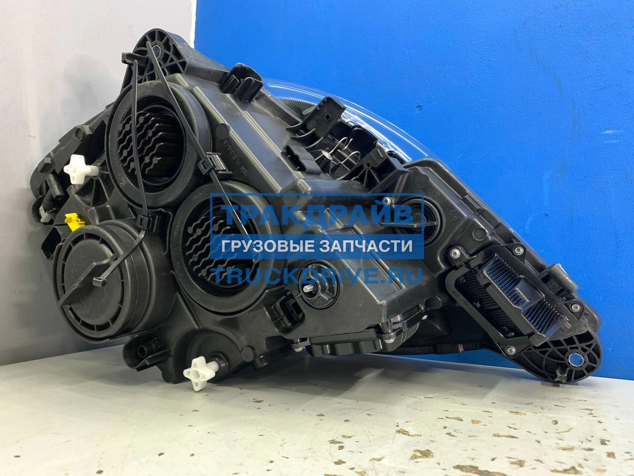Правая вспомогательная светодиодная фара